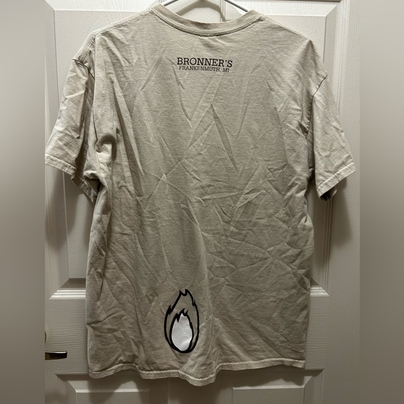 Holiday graphic T-shirt - Picture 2 of 3